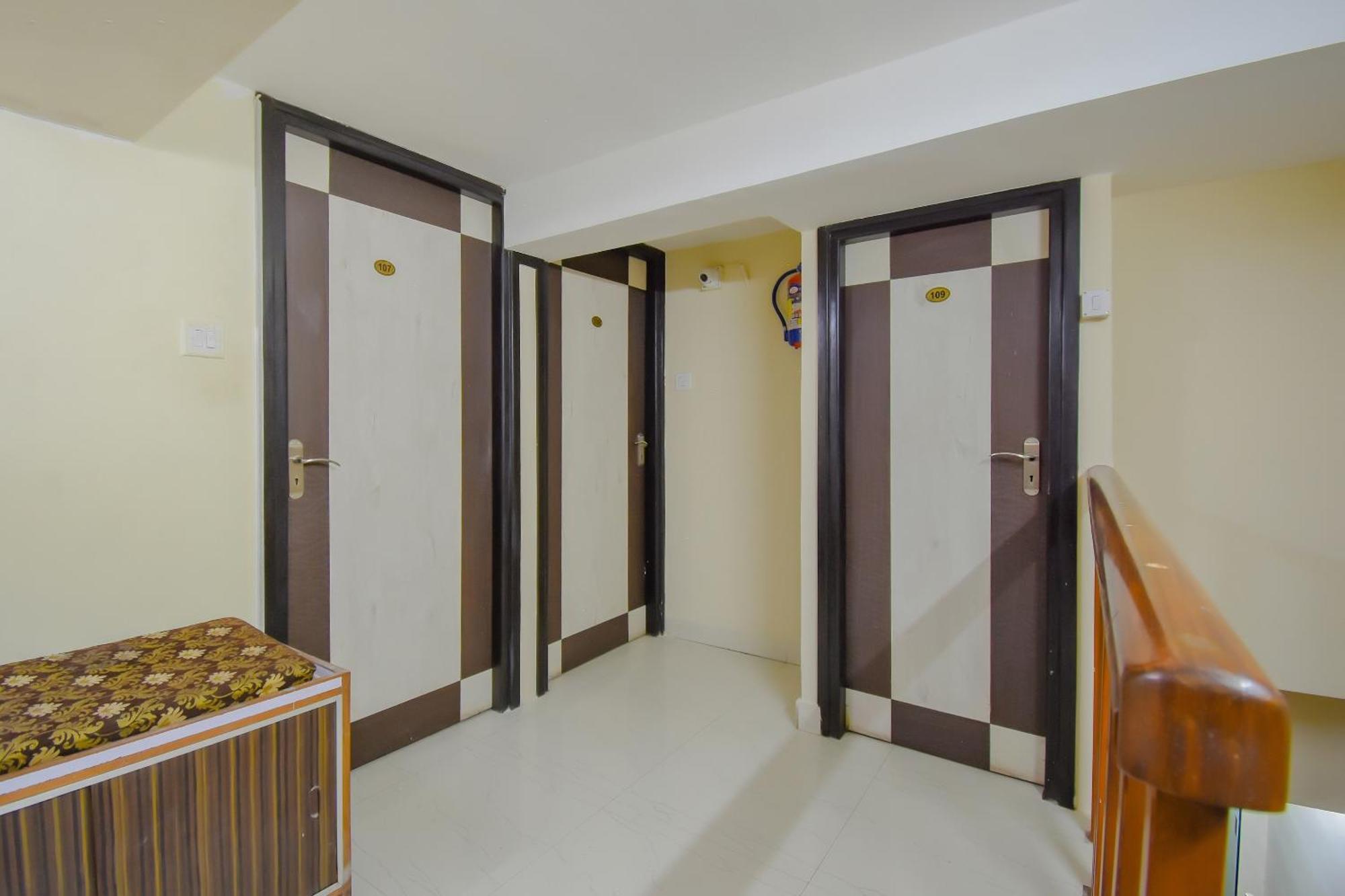 Hotel O Lindsay Inn Guest House Bara Bazar Exterior photo