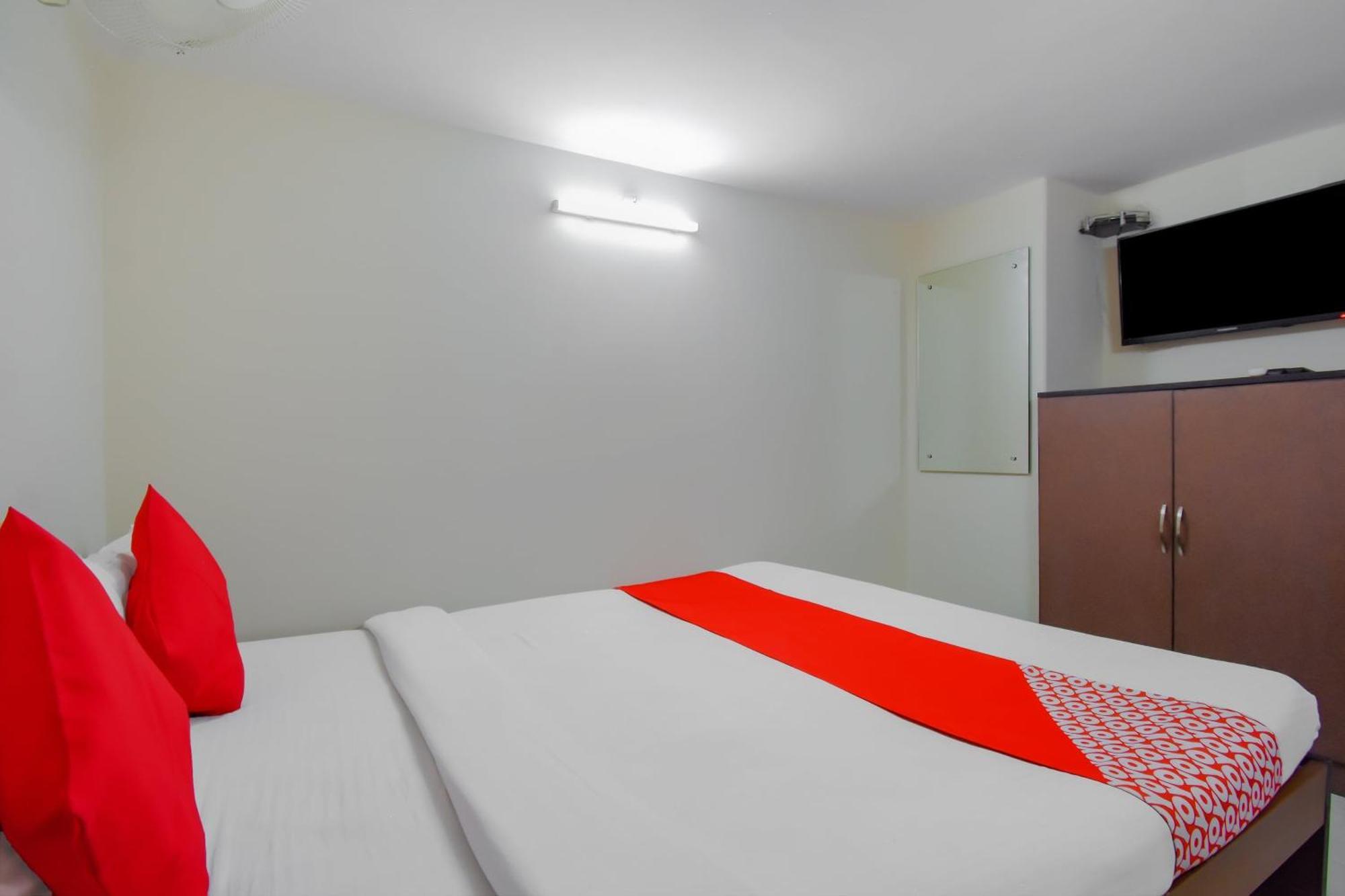 Hotel O Lindsay Inn Guest House Bara Bazar Exterior photo